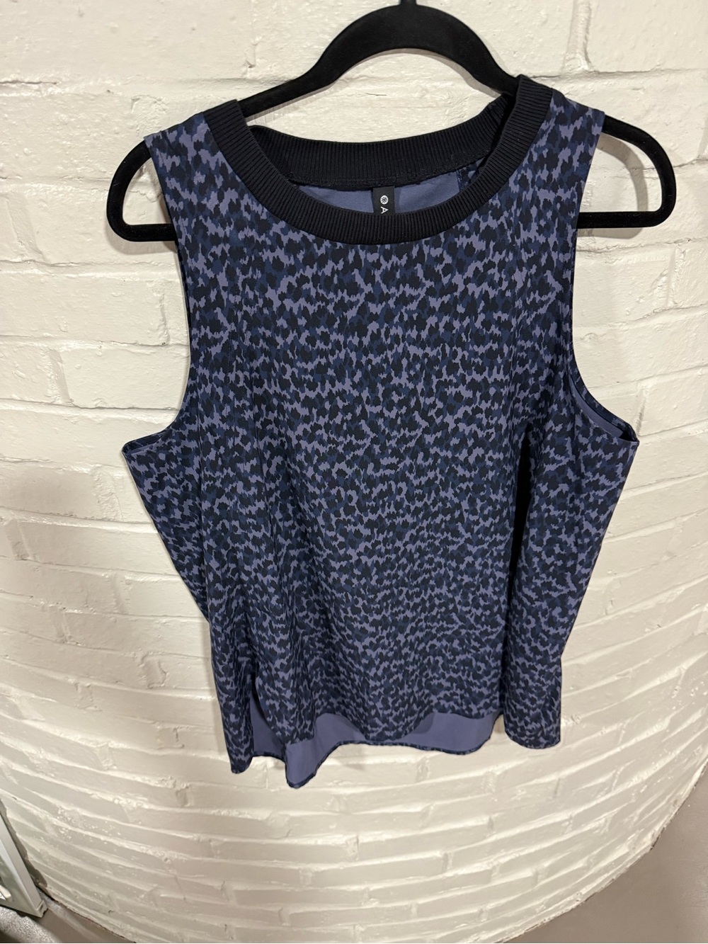 Athleta Navy and Black Patterned Sleeveless Tank